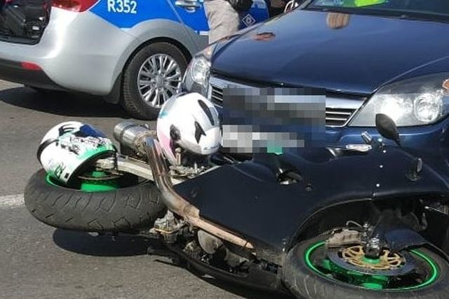 Motocyklista uciekał przed policją, bo był poszukiwany przez sąd