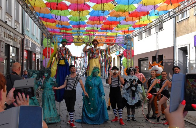 Tradycyjnie w lipcu, na Rynku w Inowrocławiu odbył się Art Ino Festiwal. Tegoroczną imprezę opanowali cyrkowcy