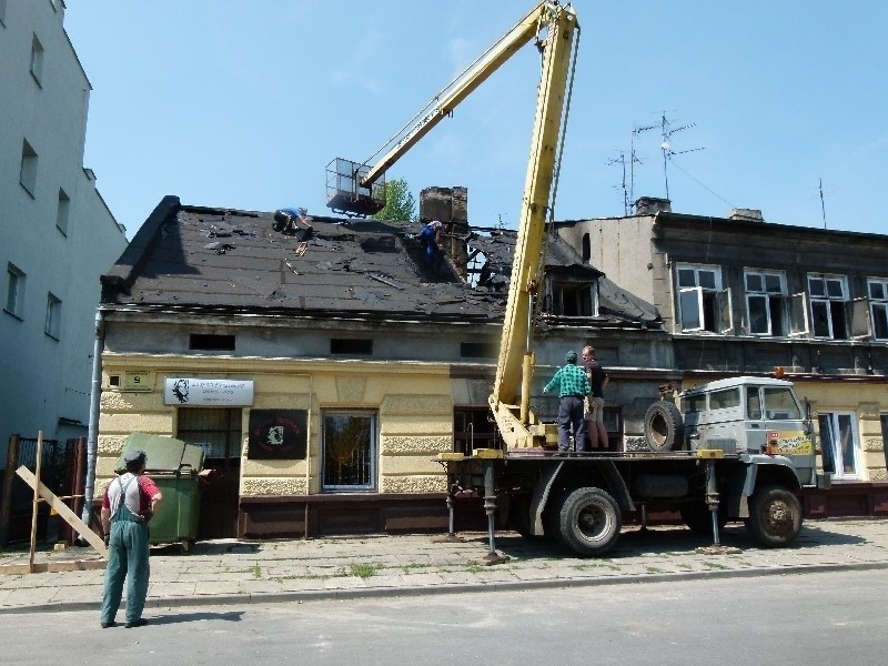 Wczoraj w południe trwała rozbiórka budynku.