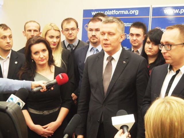 Tomasz Siemoniak w piątek wieczorem gościł w Kielcach. Spotkanie z członkami partii poprzedziła konferencja prasowa.