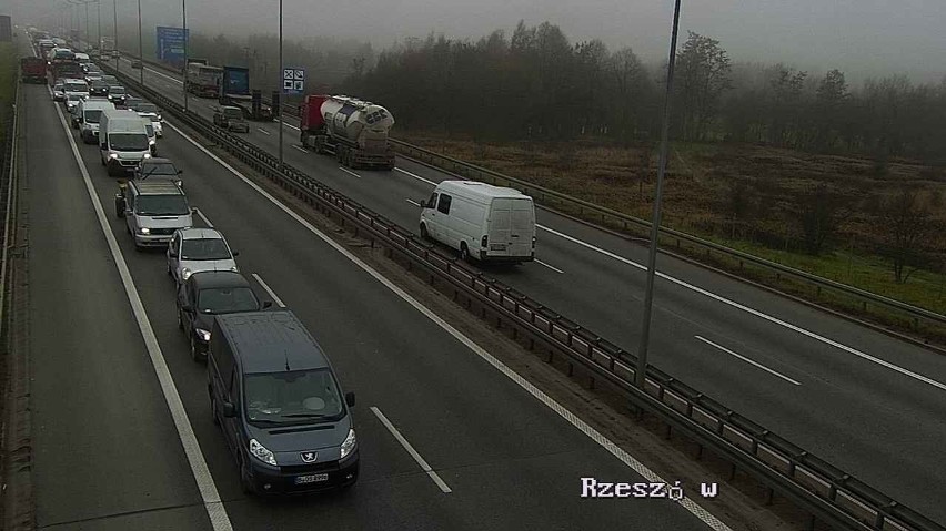 Wypadek na A4. Na obwodnicy Krakowa utworzył się wielki...