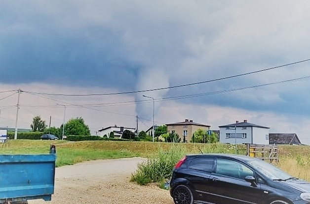 Trąba powietrzna nad Żorami! Zdjęcie wykonał jeden z...