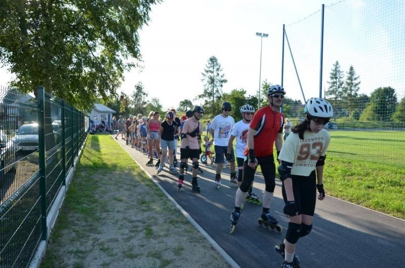 Przy stadionie "Wolnych Kłaj" otwarto tor rolkarski....