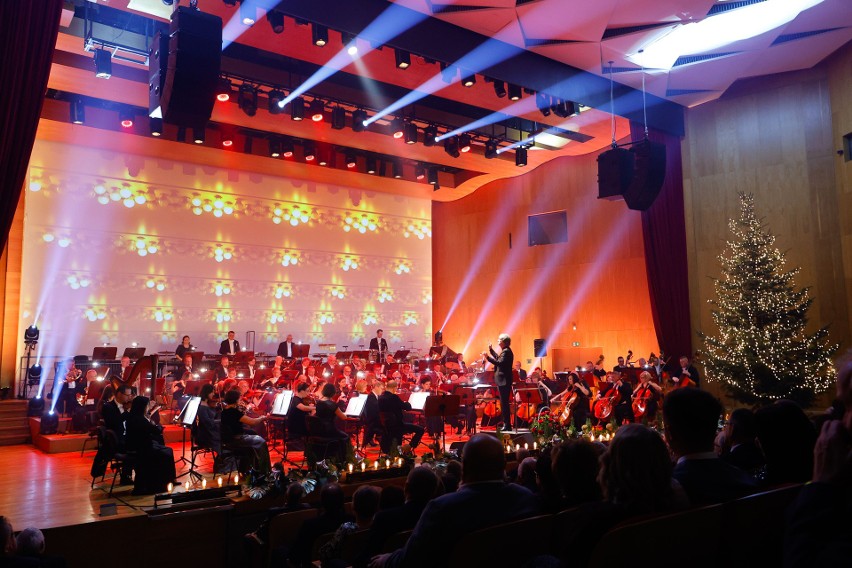 Niesamowity koncert sylwestrowy "Zaproszenie do tańca" w Filharmonii Podkarpackiej w Rzeszowie [ZDJĘCIA]