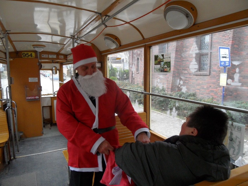 Mikołaj w zabytkowym tramwaju w Bytomiu