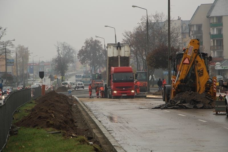 Ul. Kilińskiego: Trwa budowa ronda, ale to nie koniec inwestycji.  Miasto dostało 3 mln zł na przebudowę ulicy