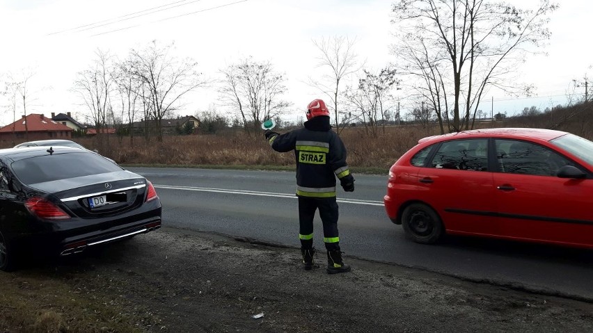 Wypadek pod Czernicą. Tir wjechał do rowu (ZDJĘCIA)