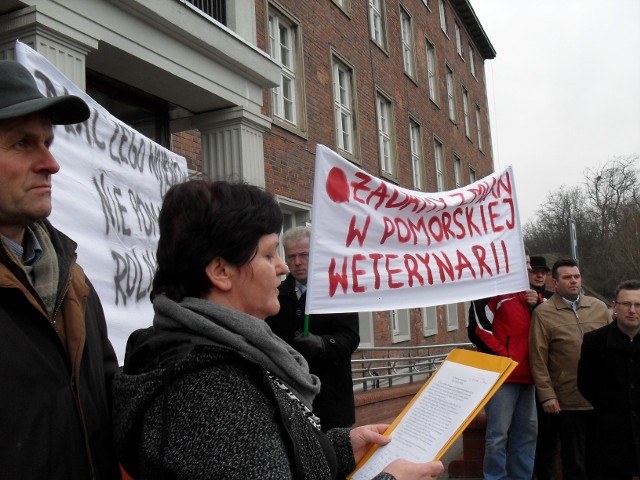 Protest rolników z gminy Szemud pod Urzędem Wojewódzkim  w Gdańsku
