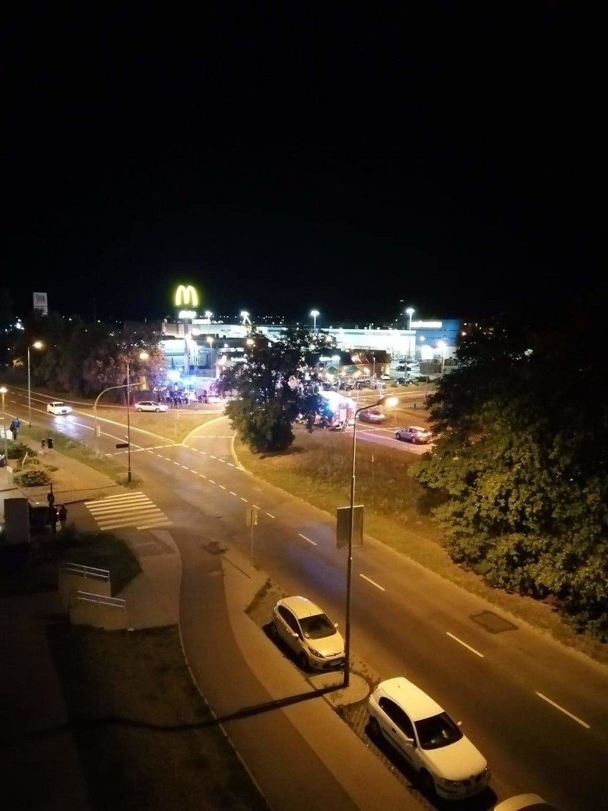 Nocny wypadek na Ku Słońcu: BMW zderzyło się z mercedesem [ZDJĘCIA]