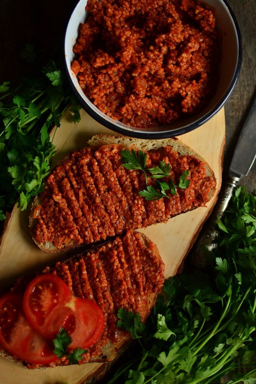 Swiętokrzyska pasta pomidorowa z kaszą jęczmienną