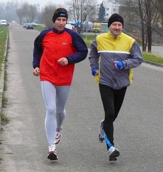 Międzychodzcy biegacze Przemysław Sobkowski i Włodzimierz Paroń zamierzają się przyłączyć do uczestników papieskiej sztafety. Zachęcają do tego innych biegaczy.