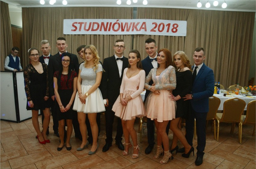 Zobaczcie zdjęcia ze Studniówki w Liceum Ogólnokształcącego...