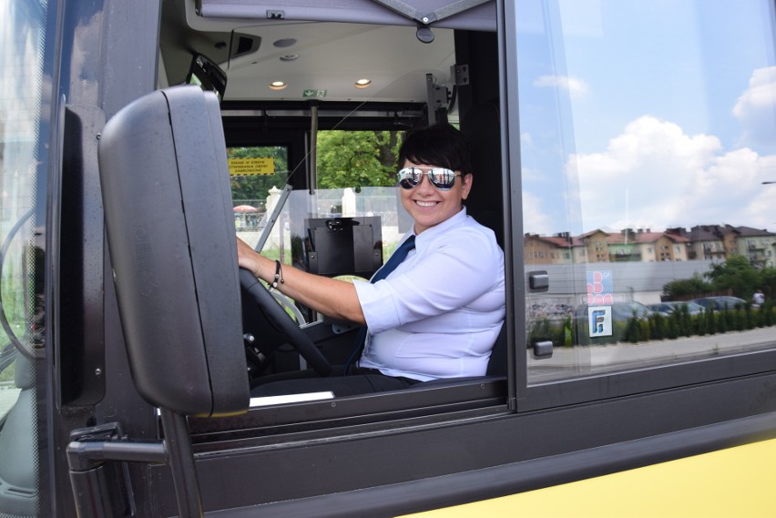 Rewolucja autobusowa w Tarnowie staje się faktem. Stary tabor wymieniają na nowy [ZDJĘCIA]