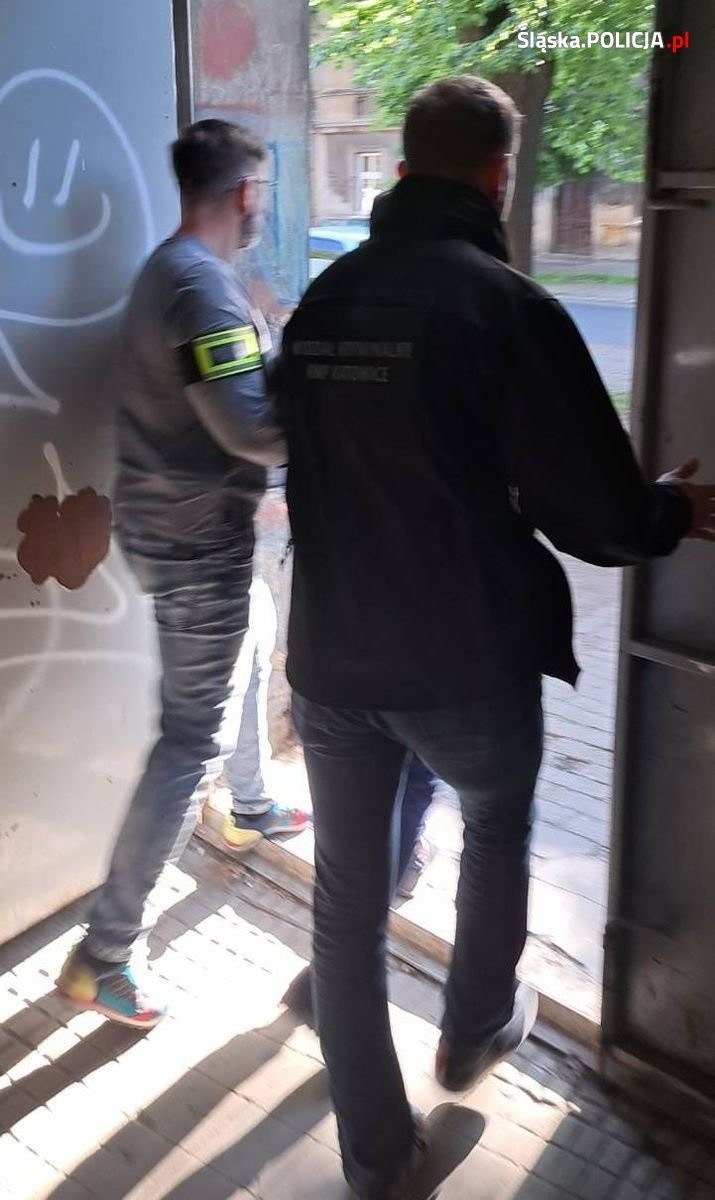 Według sledczych, metodą na policjanta wyłudzili ponad 1,5...