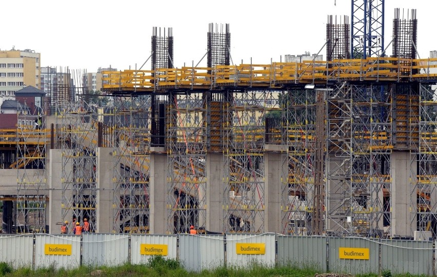 Budowa stadionu przy ul. Krochmalnej: Dojazdy będą dużo droższe 