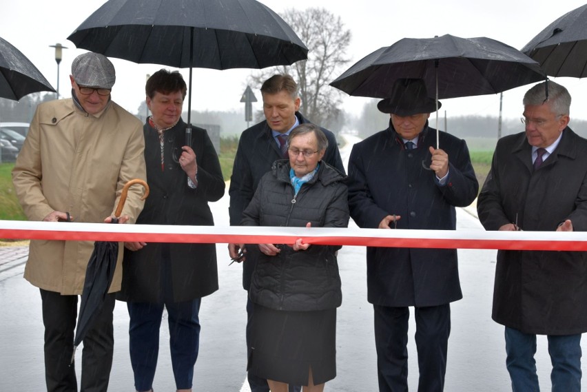Uroczyście otwarto nowy odcinek drogi powiatowej Przytyk – Kożuchów. Już służy mieszkańcom