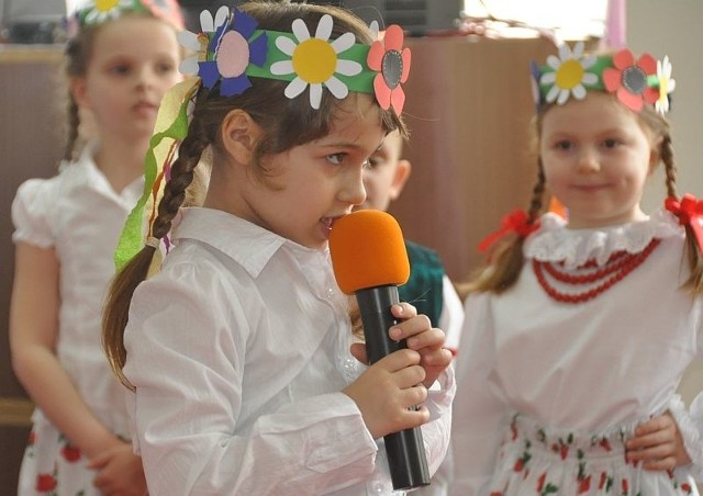 Dzieci z Przedszkola Samorządowego nr 2 w Końskich podczas środowej uroczystości