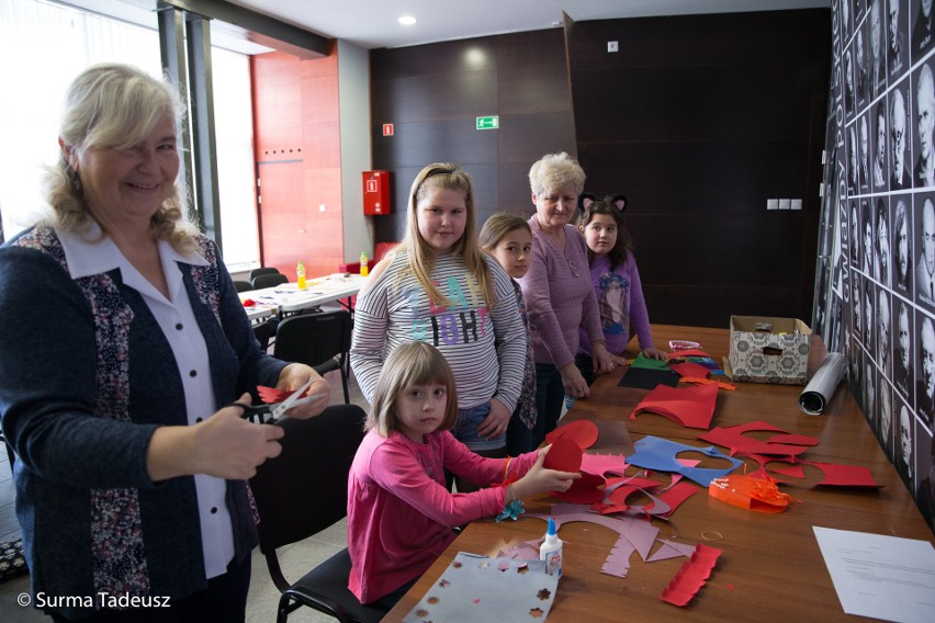 To już przedostatnie dni ferii w Stargardzkim Centrum Kultury. Ubranka z UTW, kartki z Bramą i biżuteria z UTW [ZDJĘCIA, WIDEO]