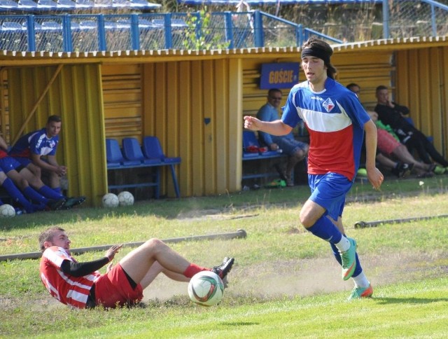 Obrońca Gabriel Badowski (z lewej) jest jednym z juniorów, którzy tego lata wzmocnili pierwszy zespół Granatu Skarżysko.