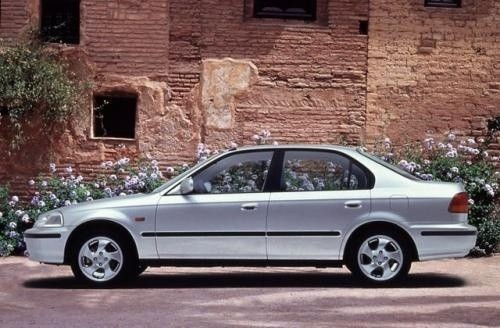 Fot. Honda: Civic sedan był większy od wersji hatchback.