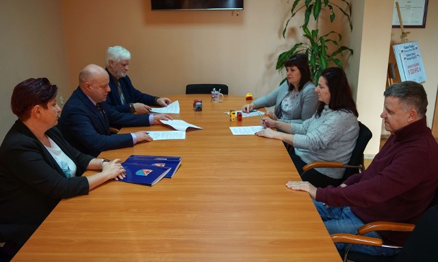 Spotkanie z władzami powiatu niżańskiego (z lewej) i organizatorów dożynek