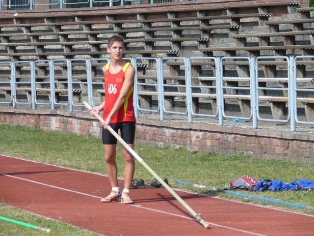 Kielecki Klub Lekkoatletyczny szuka talentów - osób, które chciałyby trenować w szkółce skoku o tyczce i skoku wzwyż.