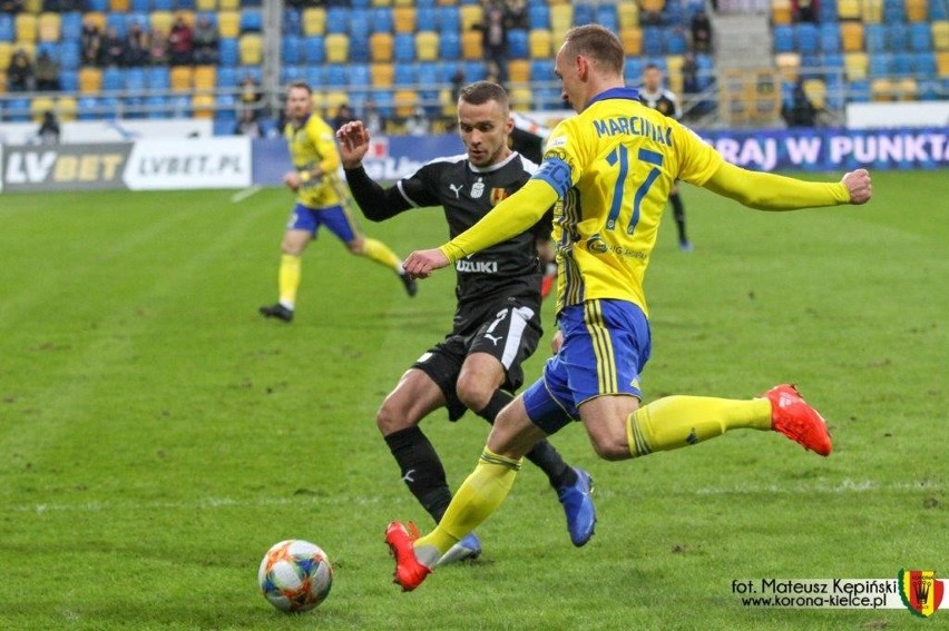 Korona wygrała w Gdyni z Arką 2:1. Pierwszy gol Forbesa, debiut Gnjaticia i wielki awans w tabeli   