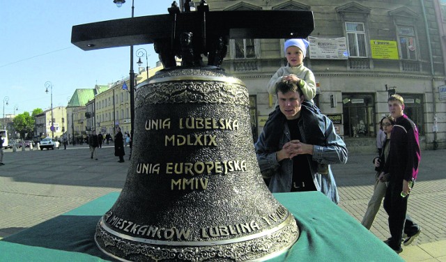 Dzwon Europa odlany specjalnie z okazji wejścia Polski do UE. Władze Lublina zamówiły go 10 lat temu w pracowni ludwisarskiej w Przemyślu. Obecnie znajduje się w kościele Dominikanów