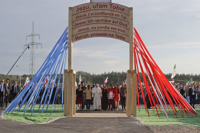 Czuwanie z papieżem Franciszkiem w Brzegach