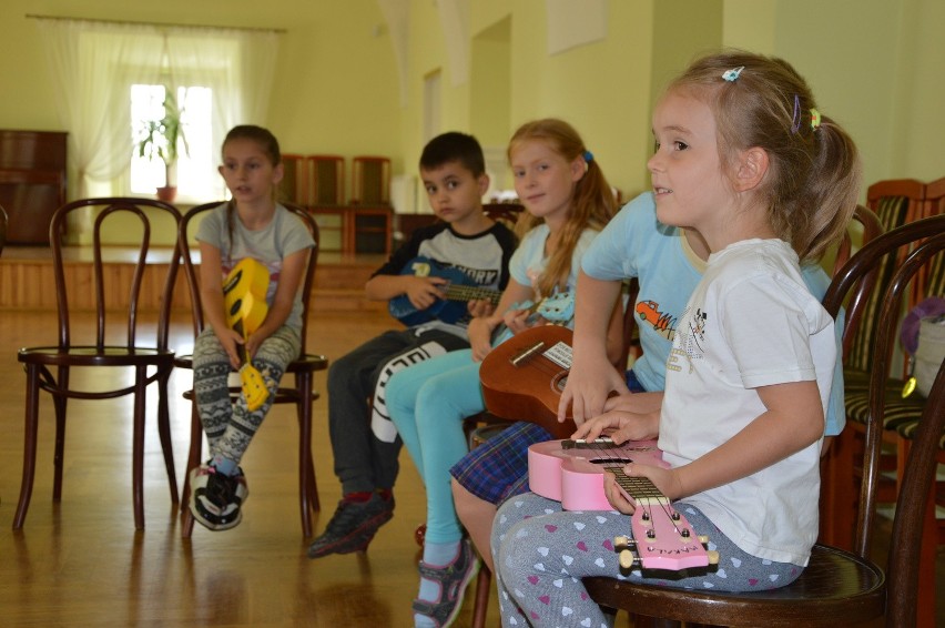 Pińczów jak Hawaje. Warsztaty gry na ukulele za nami