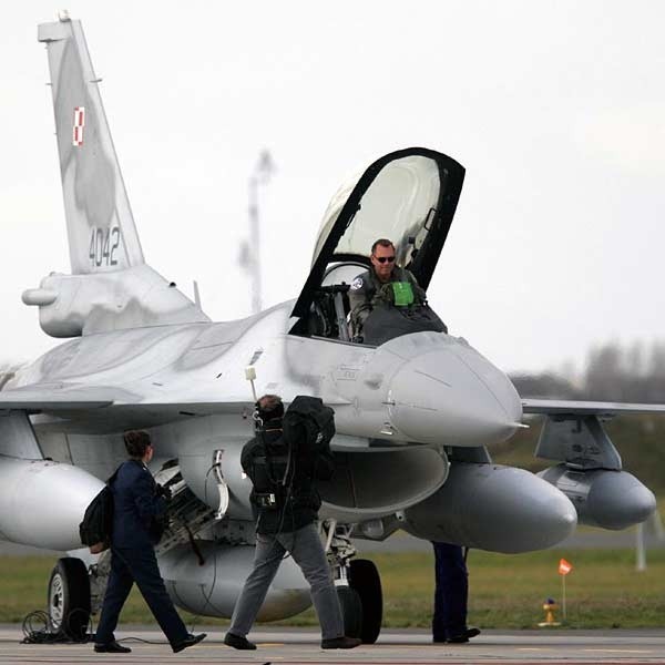 Pierwsze samoloty F-16 wylądowały w Bazie Lotniczej w Krzesinach, w listopadzie ub. r.
