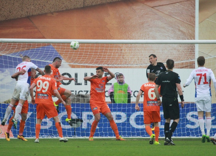 Górnik Zabrze spadł do 1. ligi po remisie 1:1 z Termalicą w...