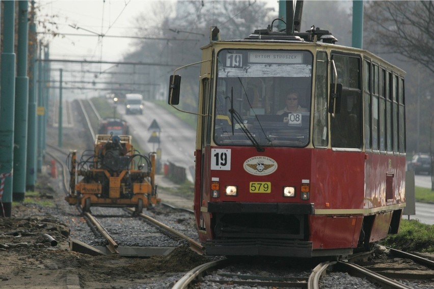 Złodzieje kradli przewody tramwajowe na Chorzowskiej w Katowicach