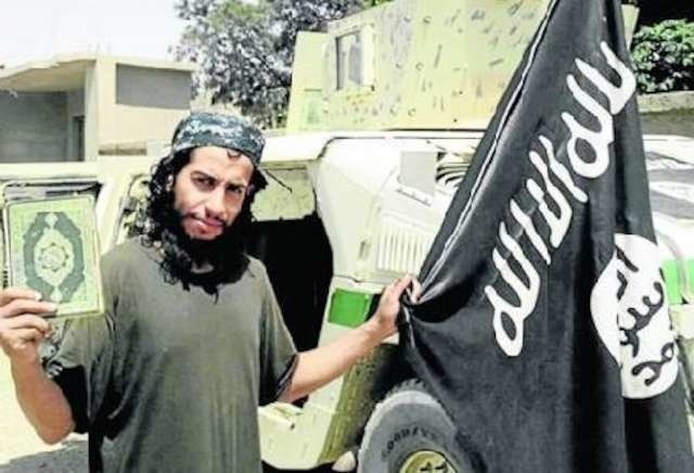 Urodzony w Brukseli Abdelhamid Abaaoud jest podejrzewany o zaplanowanie piątkowych zamachów terrorystycznych w Paryżu. Jak podała Agencja Reutera, mężczyzna prawdopodobnie przebywa w Syrii