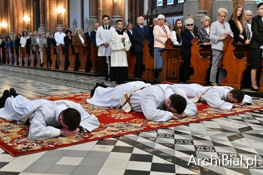 Nowi księża w archidiecezji białostockiej. W sobotę zostali...
