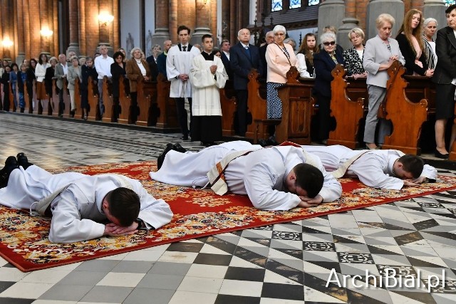 Nowi księża w archidiecezji białostockiej. W sobotę zostali wyświęceni w archikatedrze