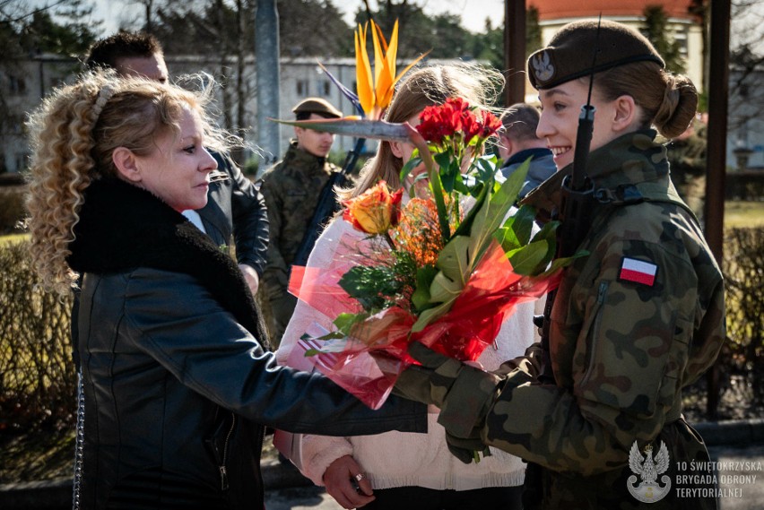 Uroczysta przysięga żołnierzy na kieleckiej Bukowce. Ślubujących obserwowali wzruszeni bliscy