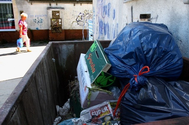 Niektóre firmy już zabrały mieszkańcom pojemniki na odpady komunalne