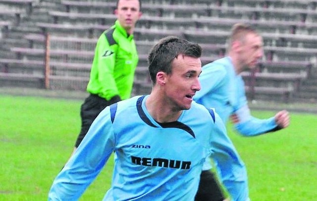 Jednym z podstawowych graczy mistrza ligi, Wiernej Małogoszcz był Sebastian Hajduk