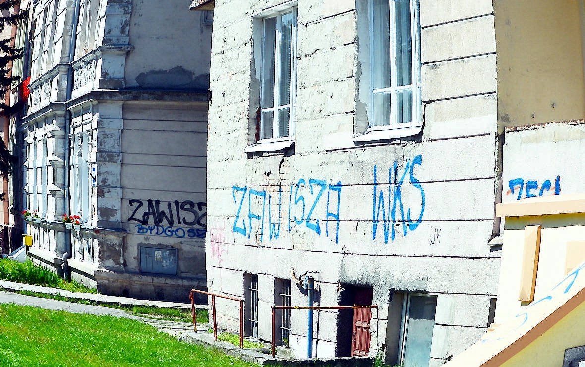 Inowrocław: graffiti oszpecają domy, psują obraz miasta | RegioDom