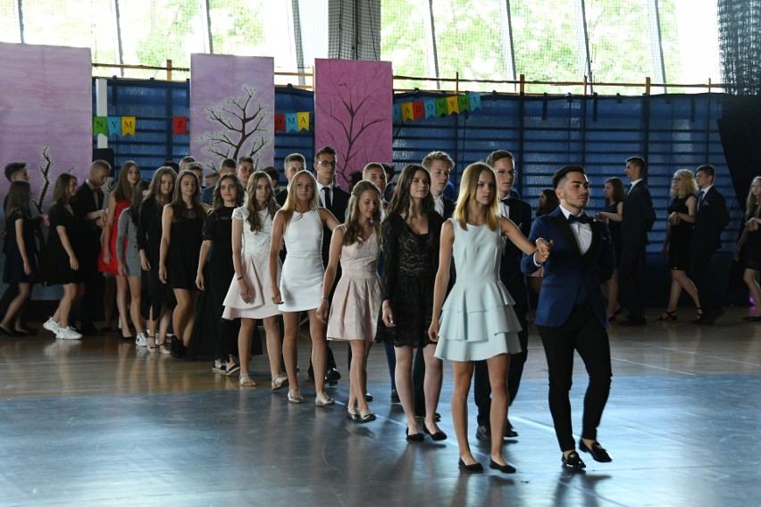 Piękny bal Szkoły Podstawowej Szkoły Podstawowej w Bilczy. Zobacz zdjęcia