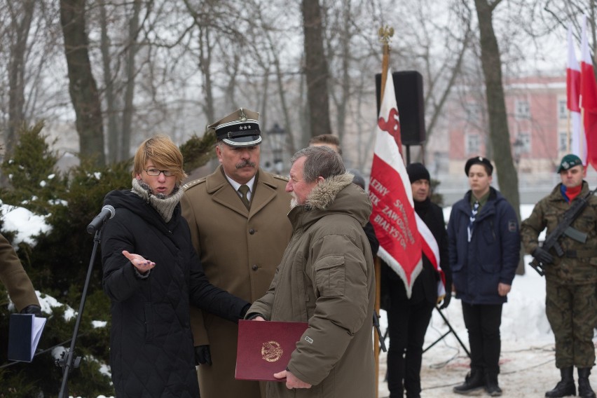 Szef Wojewódzkiego Sztabu Wojskowego płk Jan Górniak wręczył...