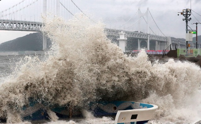 Tajfun Hinnamnor, uderzył w Koreę Południową