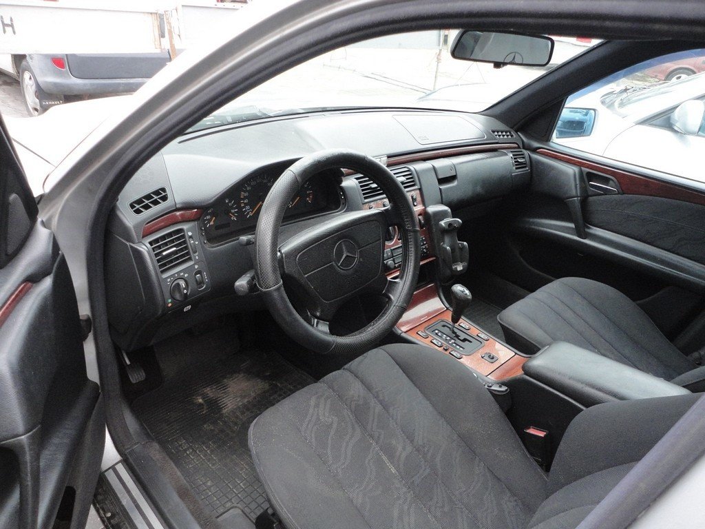 Mercedes-Benz E 230 Kat. 210...