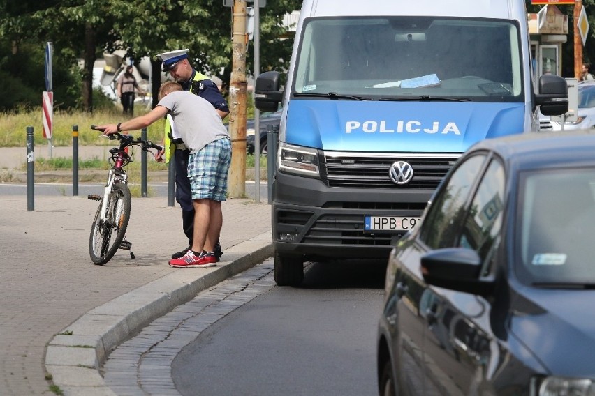 Poturbowana cyklistka trafiła do szpitala