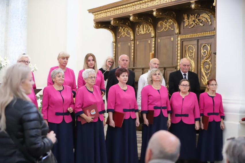 XV Powiatowy Przegląd Zespołów Chóralnych na Świętym Krzyżu. Zobacz zdjęcia