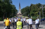 Strzelno. Mieszkańcy Strzelna pielgrzymują na Jasną Górę. Jadą na rowerach i idą pieszo