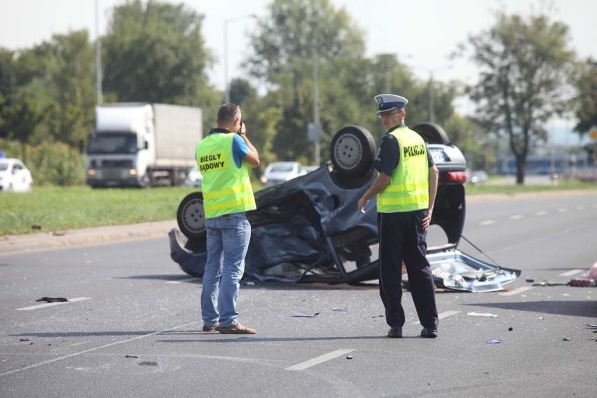 Wypadek na ul. Stella-Sawickiego. Droga w kierunku centrum...