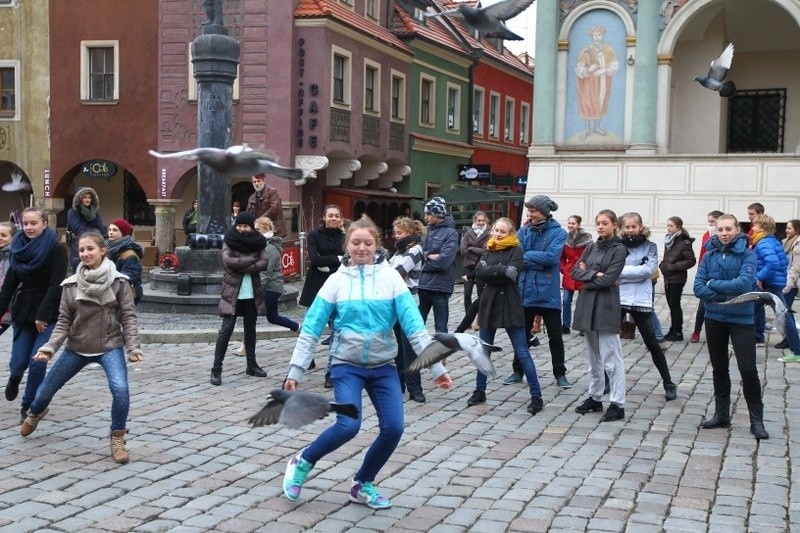 Taneczny protest szkoły baletowej na Starym Rynku.