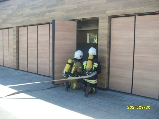 Ćwiczenia strażackie w Europejskim Centrum Bajki w Pacanowie.